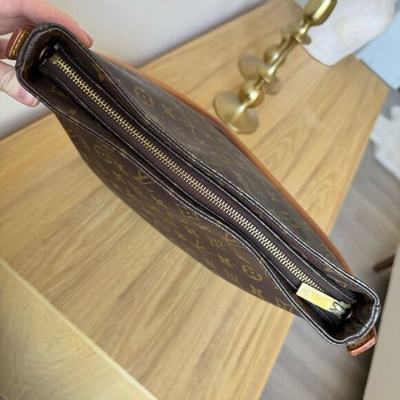 ✅AUTHENTIC✅LOUIS VUITTON LOOPING GM - Picture 8 of 15